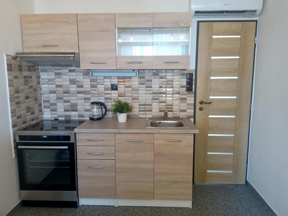 U Hradeb Apartment Mikulov Bagian luar foto